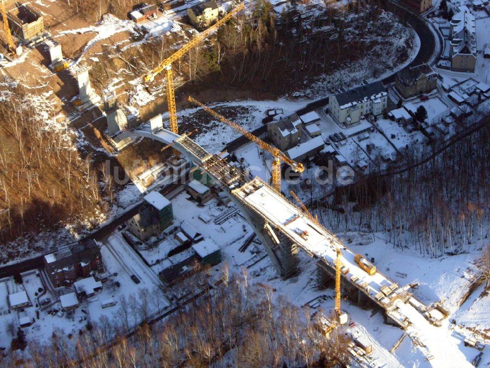 Luftbild Aue - Baustelle zum Neubau des Brückenbauwerkes auf der Chemnitzer Straße in Aue im Bundesland Sachsen, Deutschland