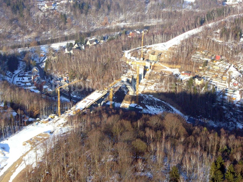 Aue von oben - Baustelle zum Neubau des Brückenbauwerkes auf der Chemnitzer Straße in Aue im Bundesland Sachsen, Deutschland