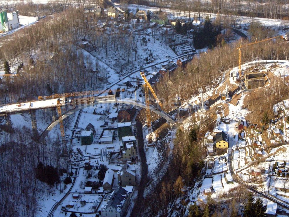 Aue aus der Vogelperspektive: Baustelle zum Neubau des Brückenbauwerkes auf der Chemnitzer Straße in Aue im Bundesland Sachsen, Deutschland