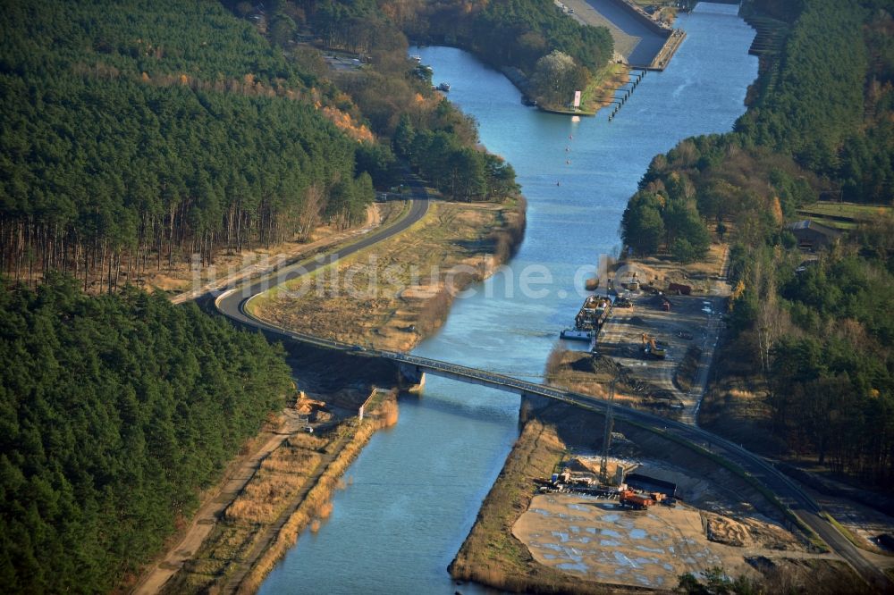 Luftbild Eberswalde - Baustelle zum Neubau eines Brückenbauwerkes entlang der Bundesstraße L 291 über den Finowkanal - Havel-Oder-Wasserstraße ( HOW ) bei Eberswalde in Brandenburg