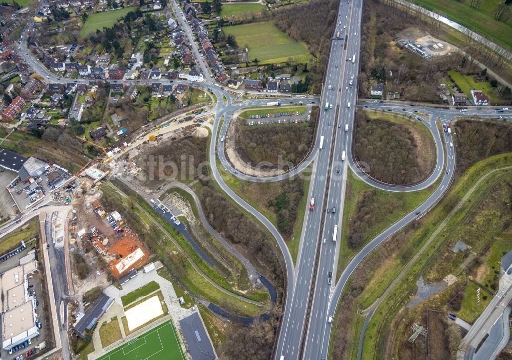 Oberhausen aus der Vogelperspektive: Baustelle zum Neubau der Brückenkonstruktion über den Hauptkanal im Ortsteil Weierheide in Oberhausen im Bundesland Nordrhein-Westfalen, Deutschland