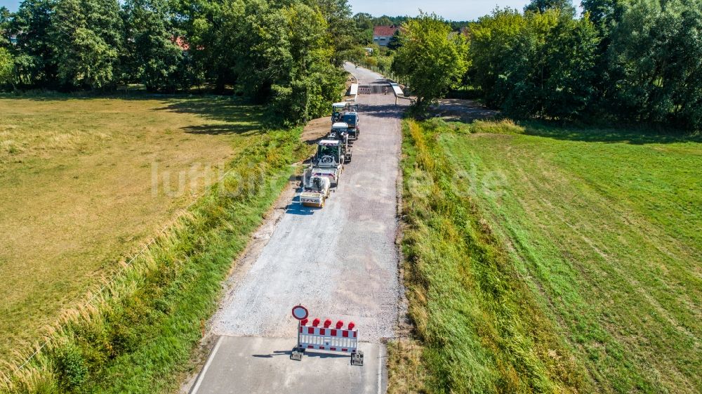 Planetal aus der Vogelperspektive: Baustelle zum Neubau der Brückenkonstruktion über die Plane in Ziezow im Bundesland Brandenburg, Deutschland