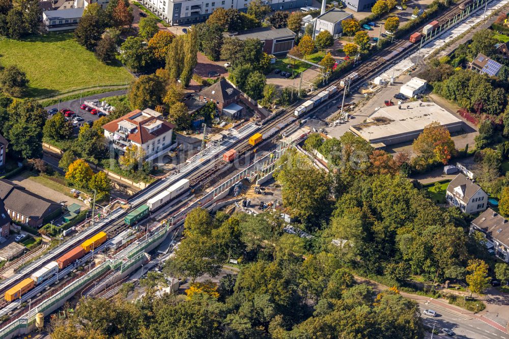 Voerde (Niederrhein) aus der Vogelperspektive: Baustelle zum Neubau der Brückenkonstruktion über die Steinstraße in Voerde (Niederrhein) im Bundesland Nordrhein-Westfalen, Deutschland