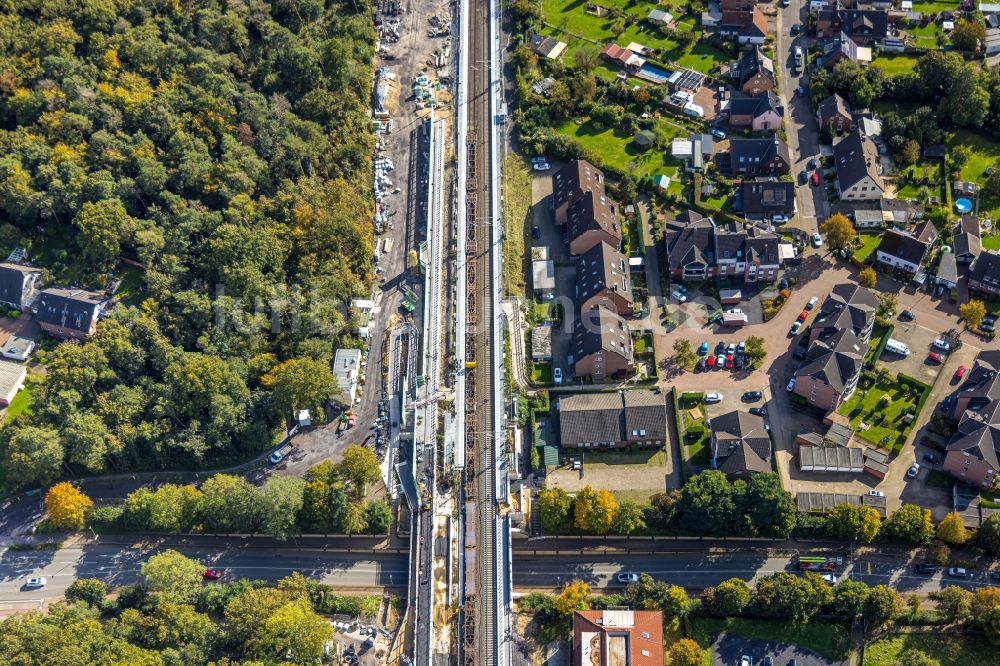 Voerde (Niederrhein) aus der Vogelperspektive: Baustelle zum Neubau der Brückenkonstruktion über die Steinstraße in Voerde (Niederrhein) im Bundesland Nordrhein-Westfalen, Deutschland