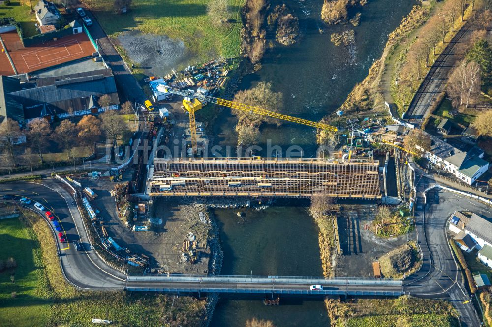 Luftaufnahme Oeventrop - Baustelle zum Neubau der Brückenkonstruktion Dinscheder Brücke über die Ruhr in Oeventrop im Bundesland Nordrhein-Westfalen, Deutschland