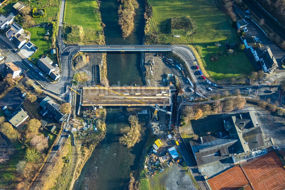 Oeventrop aus der Vogelperspektive: Baustelle zum Neubau der Brückenkonstruktion Dinscheder Brücke über die Ruhr in Oeventrop im Bundesland Nordrhein-Westfalen, Deutschland