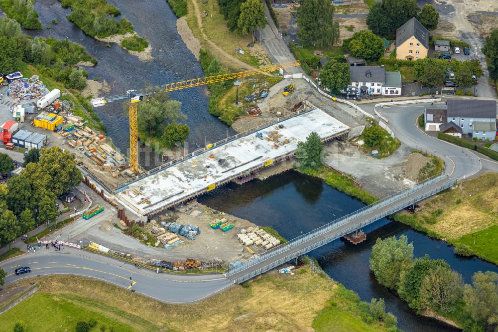 Oeventrop aus der Vogelperspektive: Baustelle zum Neubau der Brückenkonstruktion Dinscheder Brücke über die Ruhr in Oeventrop im Bundesland Nordrhein-Westfalen, Deutschland