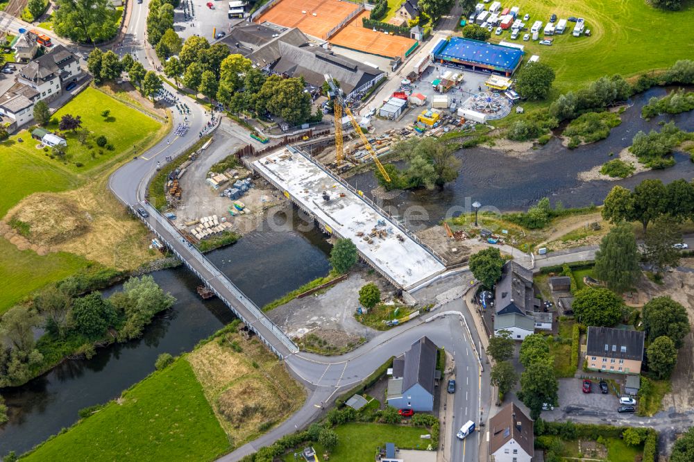 Luftaufnahme Oeventrop - Baustelle zum Neubau der Brückenkonstruktion Dinscheder Brücke über die Ruhr in Oeventrop im Bundesland Nordrhein-Westfalen, Deutschland