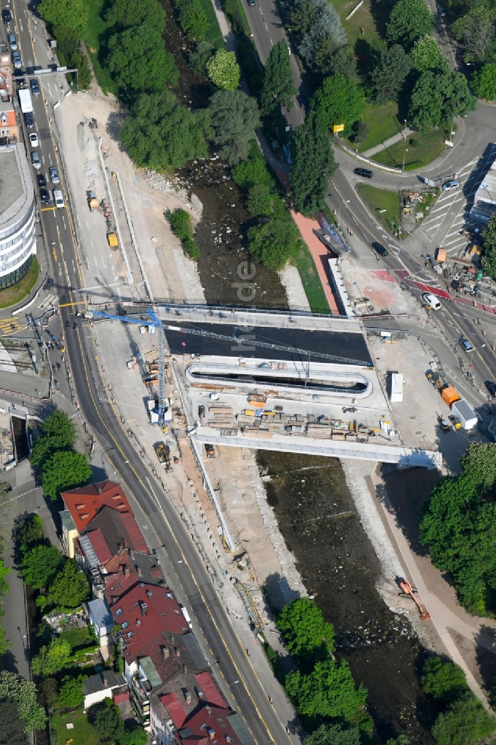 Freiburg im Breisgau von oben - Baustelle zum Neubau der Brückenkonstruktion der Kronenbrücke in Freiburg im Breisgau im Bundesland Baden-Württemberg, Deutschland