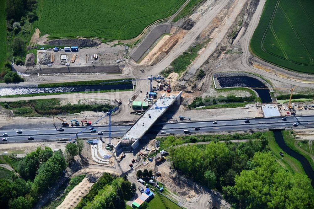 Luftbild Schönerlinde - Baustelle zum Neubau der Brückenkonstruktion an der Mühlenbecker Straße in Schönerlinde im Bundesland Brandenburg, Deutschland