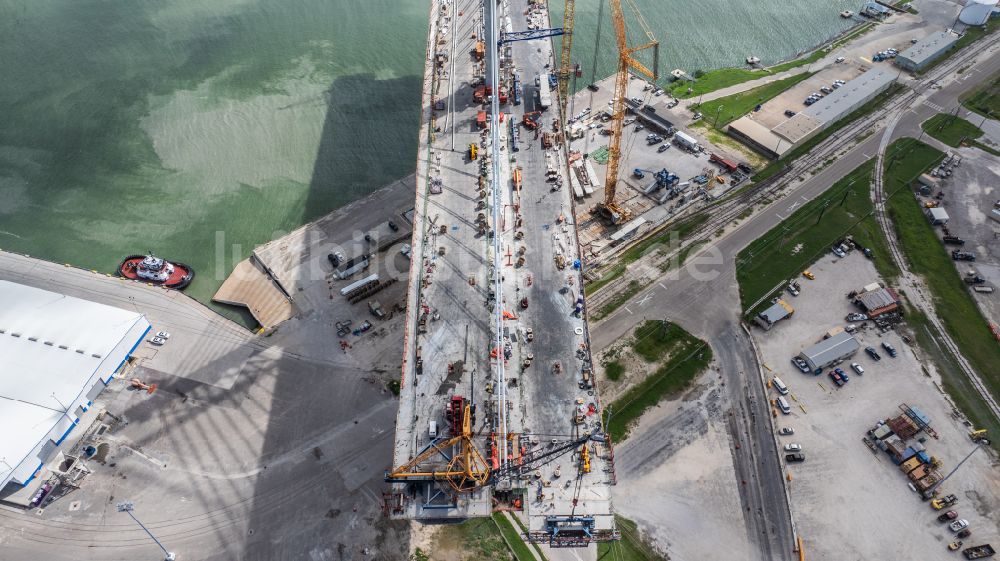 Luftbild Corpus Christi - Baustelle zum Neubau der Brückenkonstruktion New Harbor Bridge or US 181 Harbor Bridge in Corpus Christi in Texas, USA