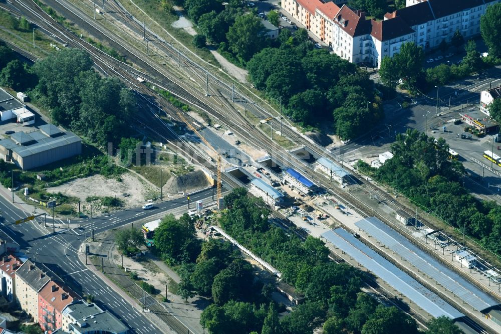 Luftbild Berlin - Baustelle zum Neubau der Brückenkonstruktion am Sterndamm am S- Bahnhof im Ortsteil Schöneweide in Berlin, Deutschland