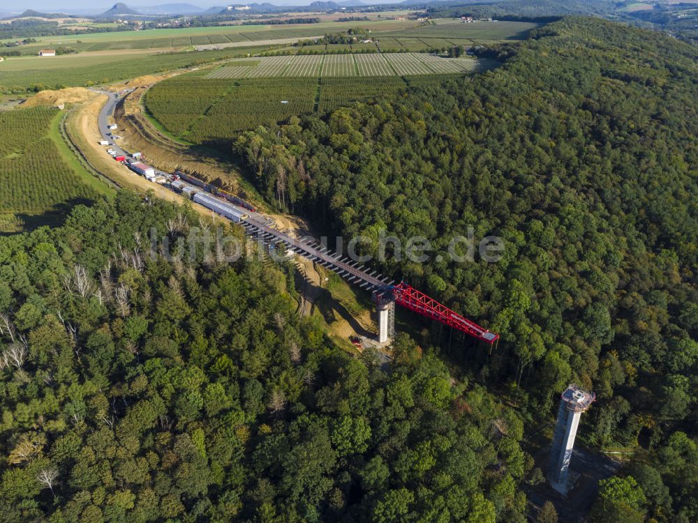 Luftaufnahme Pirna - Baustelle zum Neubau der Brückenkonstruktion Talbrücke Gottleuba in Pirna im Bundesland Sachsen, Deutschland