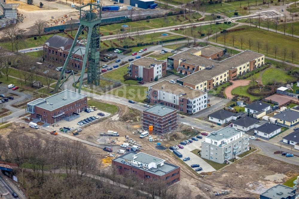 Oberhausen aus der Vogelperspektive: Baustelle zum Neubau eines Büro- und Geschäftshaus- Ensemble im Olga-Park Auf dem Schacht - Zum Steigerhaus in Oberhausen im Bundesland Nordrhein-Westfalen, Deutschland