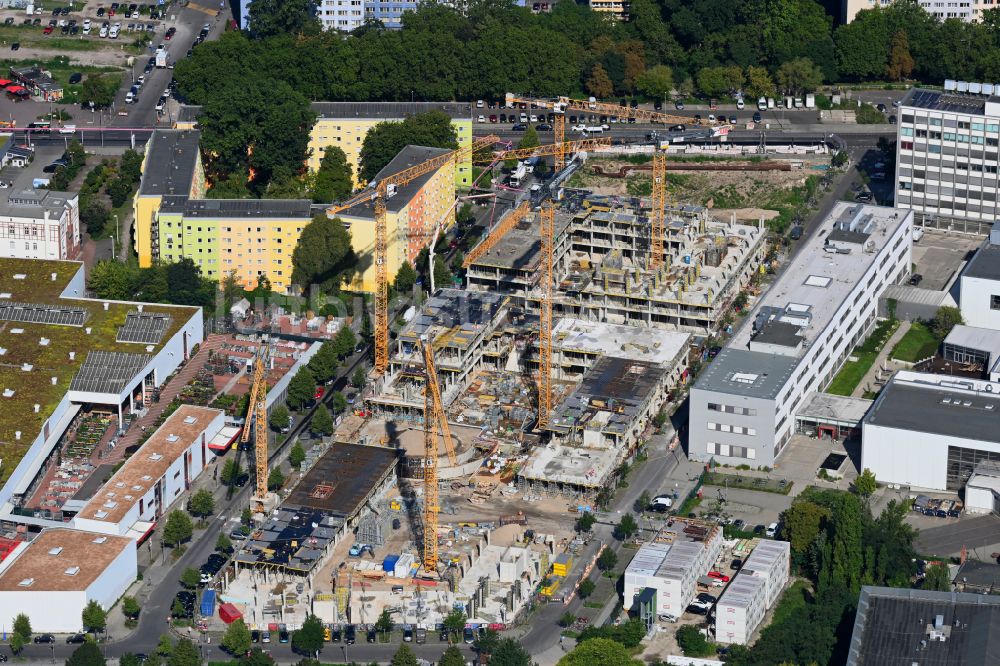 Berlin von oben - Baustelle zum Neubau eines Büro- und Geschäftshaus- Ensemble Wriezener Karree im Ortsteil Friedrichshain in Berlin, Deutschland