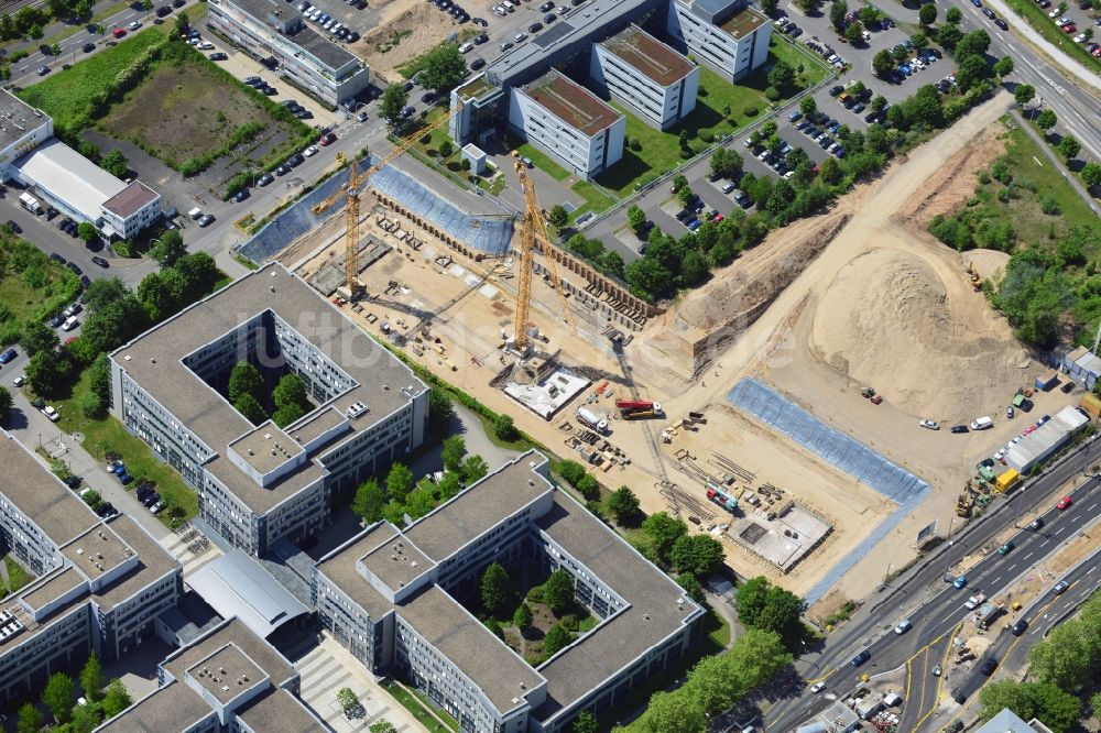 Luftaufnahme Bonn - Baustelle zum Neubau eines Büro- und Geschäftshaus- Komplex an der Friedrich-Ebert-Allee im Bundesviertel in Bonn im Bundesland Nordrhein-Westfalen