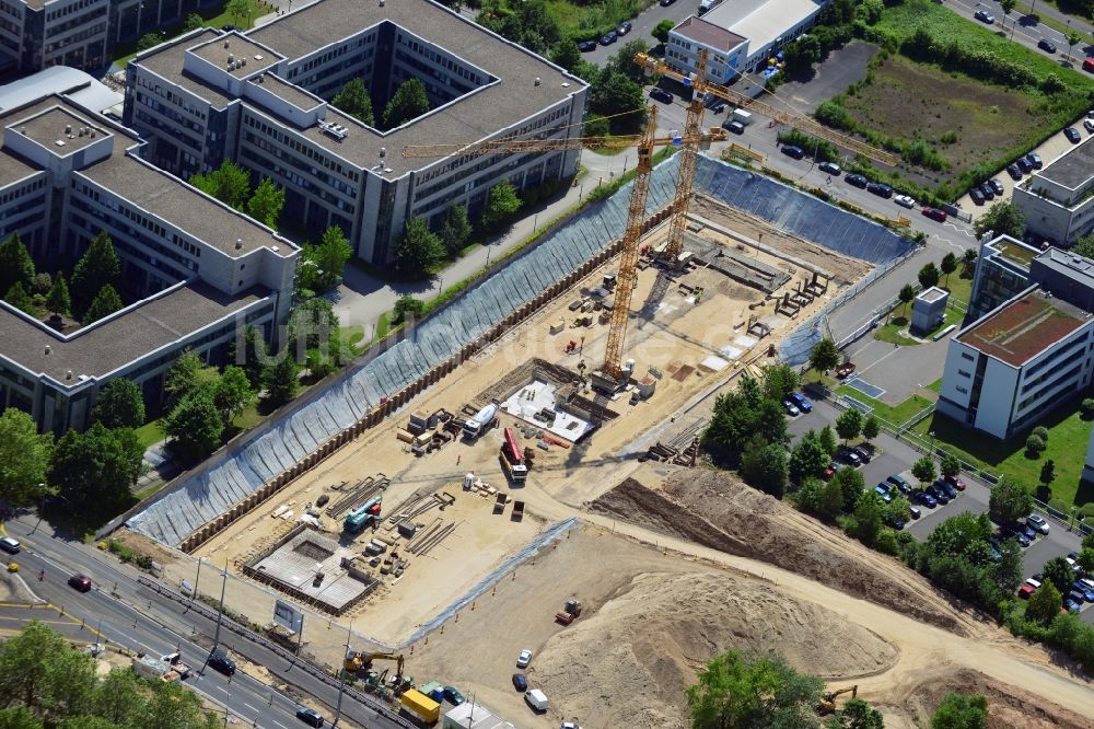 Bonn aus der Vogelperspektive: Baustelle zum Neubau eines Büro- und Geschäftshaus- Komplex an der Friedrich-Ebert-Allee im Bundesviertel in Bonn im Bundesland Nordrhein-Westfalen