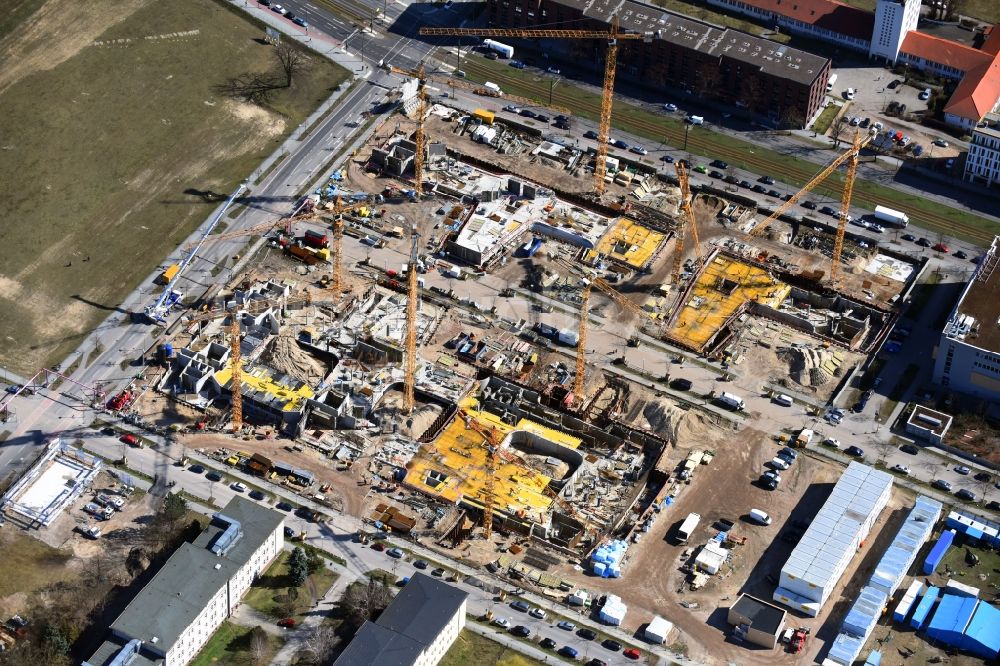 Luftaufnahme Berlin - Baustelle zum Neubau eines Büro- und Geschäftshauses Allianz Campus Berlin im Ortsteil Johannisthal - Adlershof in Berlin