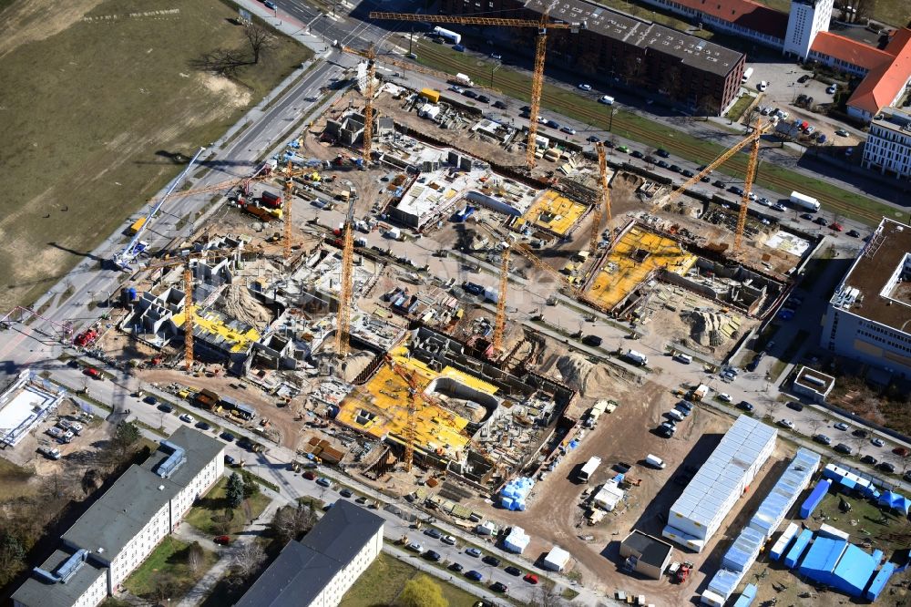 Luftaufnahme Berlin - Baustelle zum Neubau eines Büro- und Geschäftshauses Allianz Campus Berlin im Ortsteil Johannisthal - Adlershof in Berlin