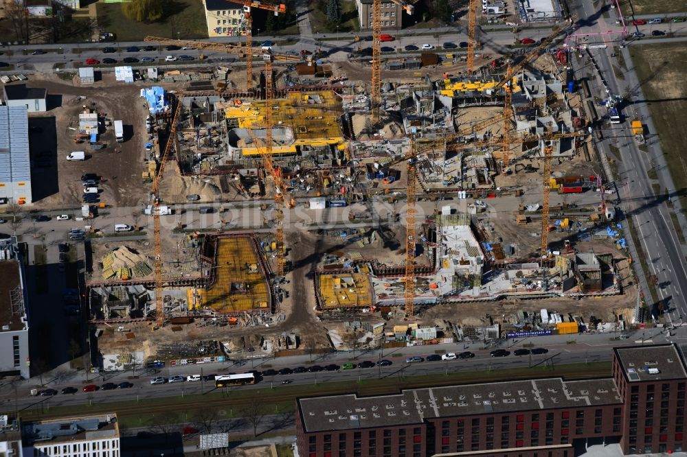 Berlin aus der Vogelperspektive: Baustelle zum Neubau eines Büro- und Geschäftshauses Allianz Campus Berlin im Ortsteil Johannisthal - Adlershof in Berlin