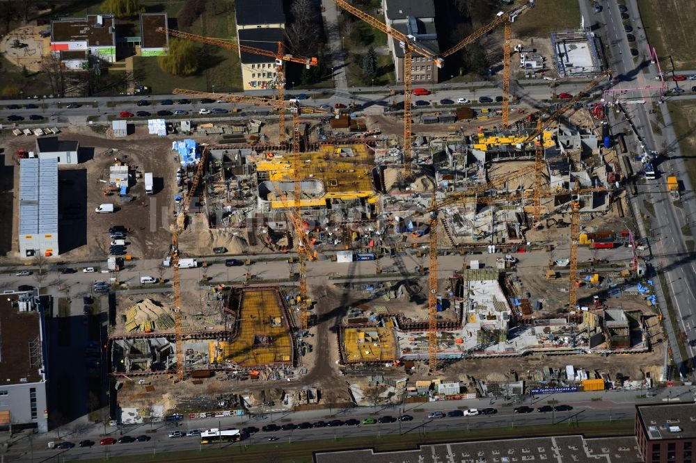 Luftbild Berlin - Baustelle zum Neubau eines Büro- und Geschäftshauses Allianz Campus Berlin im Ortsteil Johannisthal - Adlershof in Berlin