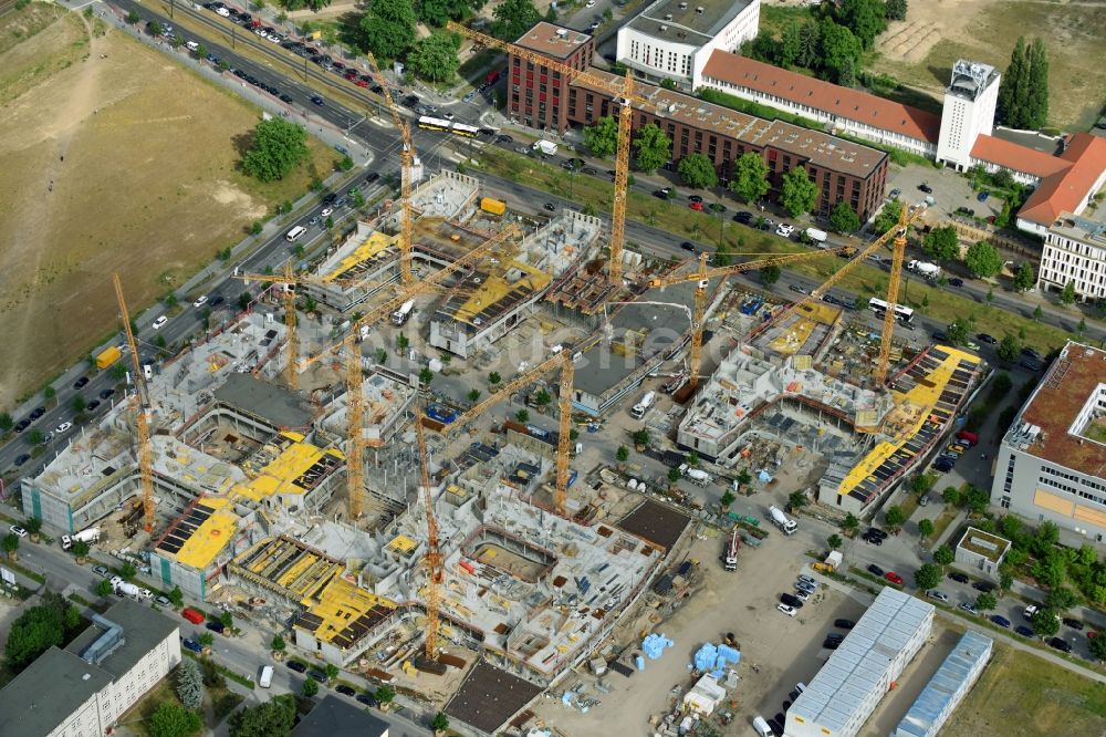 Berlin von oben - Baustelle zum Neubau eines Büro- und Geschäftshauses Allianz Campus Berlin im Ortsteil Johannisthal - Adlershof in Berlin