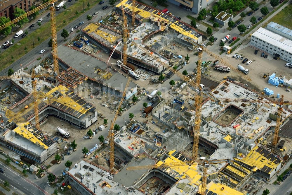 Luftbild Berlin - Baustelle zum Neubau eines Büro- und Geschäftshauses Allianz Campus Berlin im Ortsteil Johannisthal - Adlershof in Berlin