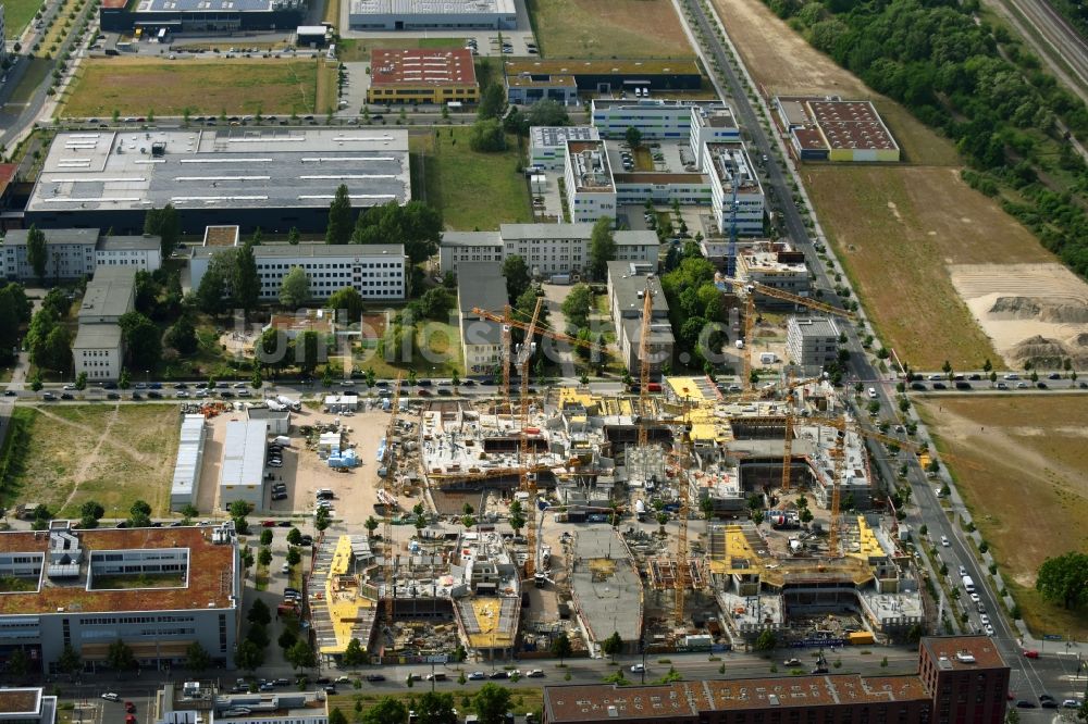 Berlin von oben - Baustelle zum Neubau eines Büro- und Geschäftshauses Allianz Campus Berlin im Ortsteil Johannisthal - Adlershof in Berlin