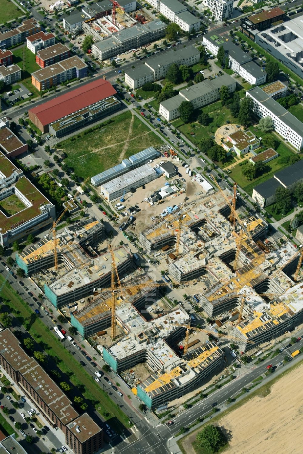 Berlin von oben - Baustelle zum Neubau eines Büro- und Geschäftshauses Allianz Campus Berlin im Ortsteil Johannisthal - Adlershof in Berlin