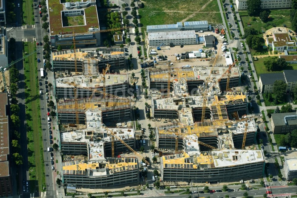 Luftbild Berlin - Baustelle zum Neubau eines Büro- und Geschäftshauses Allianz Campus Berlin im Ortsteil Johannisthal - Adlershof in Berlin