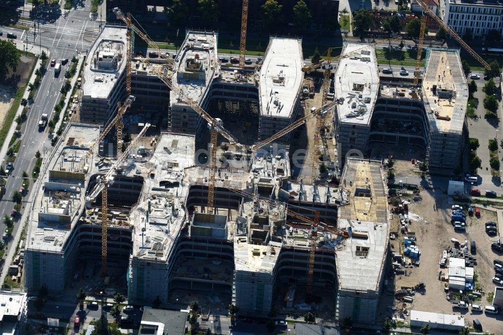 Luftaufnahme Berlin - Baustelle zum Neubau eines Büro- und Geschäftshauses Allianz Campus Berlin im Ortsteil Johannisthal - Adlershof in Berlin