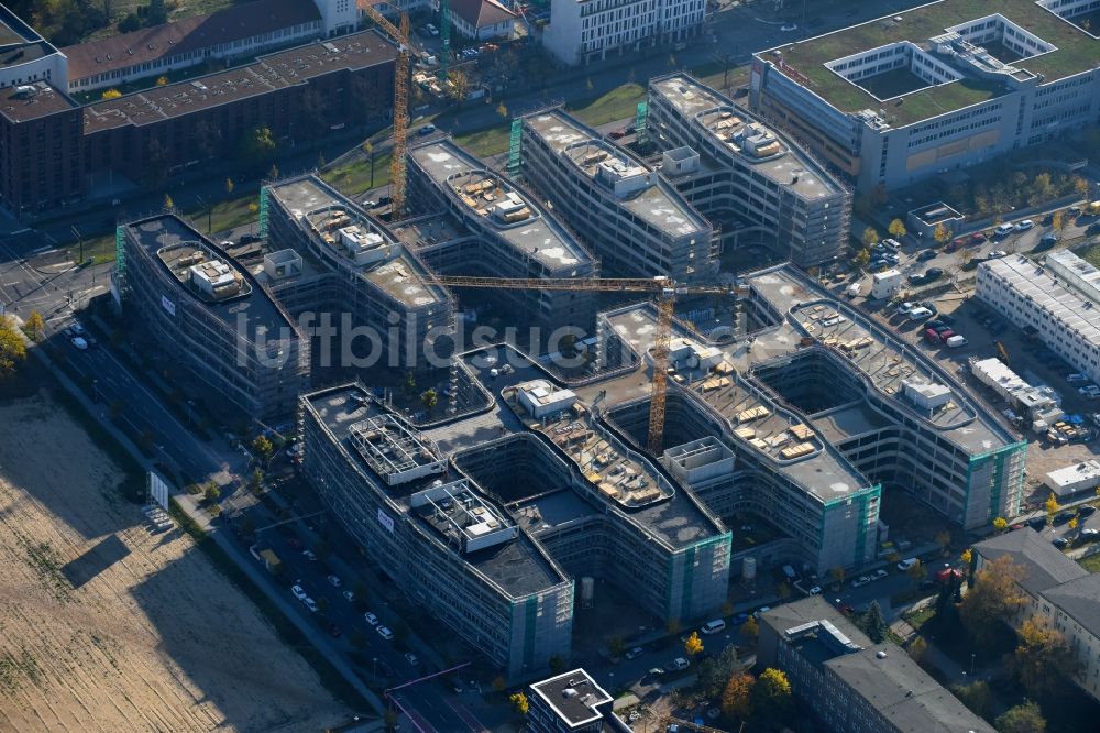 Berlin von oben - Baustelle zum Neubau eines Büro- und Geschäftshauses Allianz Campus Berlin im Ortsteil Johannisthal - Adlershof in Berlin