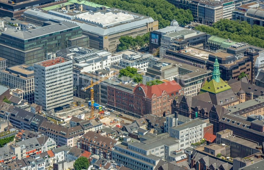 Luftaufnahme Düsseldorf - Baustelle zum Neubau eines Büro- und Geschäftshauses Carlsquartier im Ortsteil Carlstadt in Düsseldorf im Bundesland Nordrhein-Westfalen, Deutschland