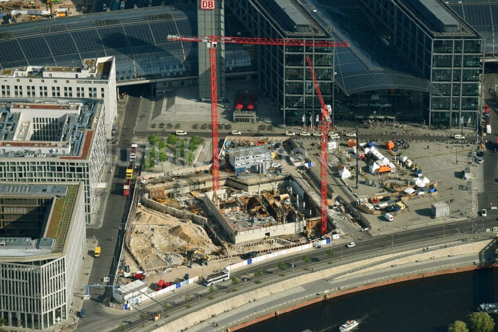 Berlin von oben - Baustelle zum Neubau eines Büro- und Geschäftshauses cube berlin in Berlin, Deutschland