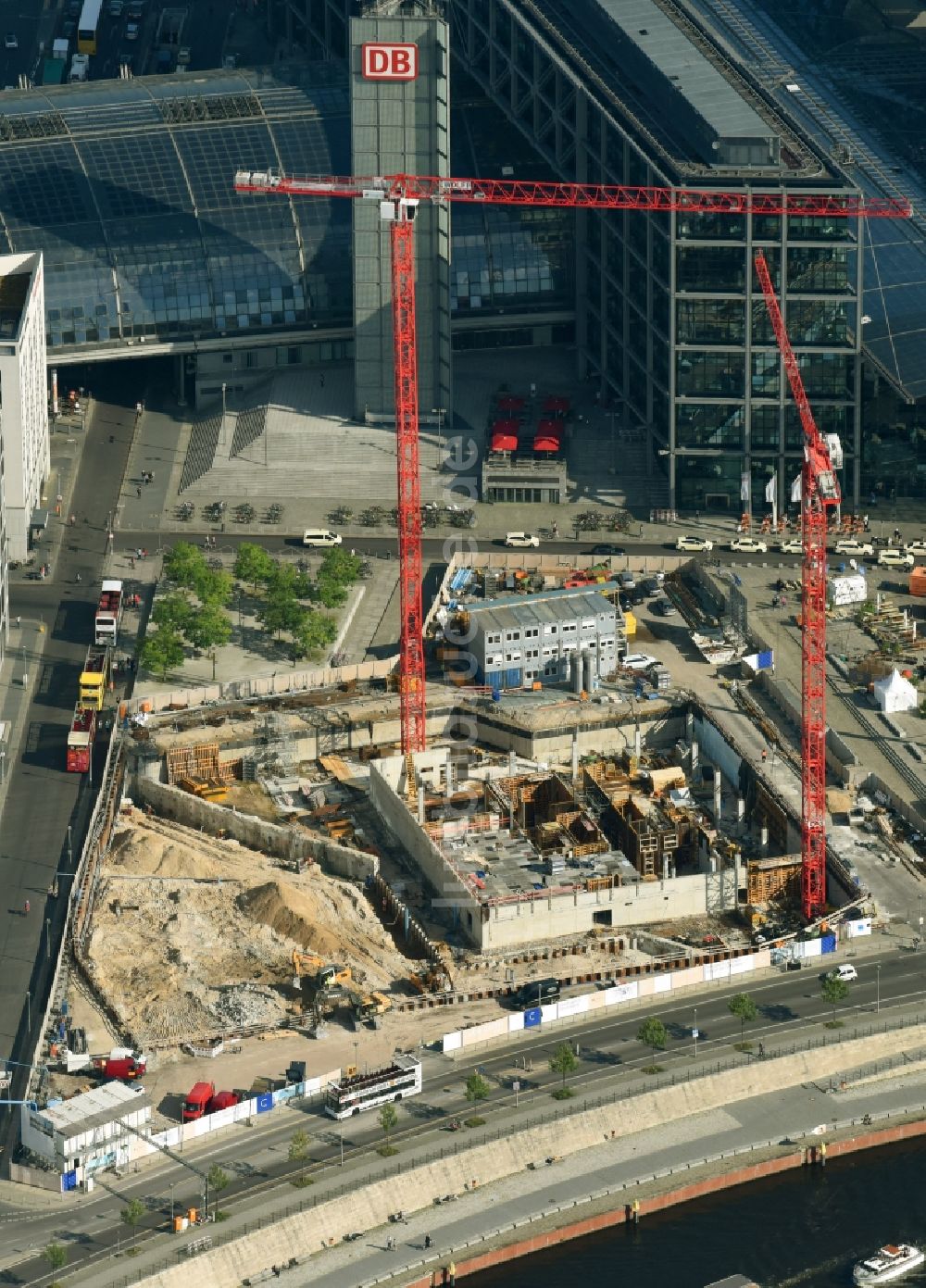 Berlin aus der Vogelperspektive: Baustelle zum Neubau eines Büro- und Geschäftshauses cube berlin in Berlin, Deutschland