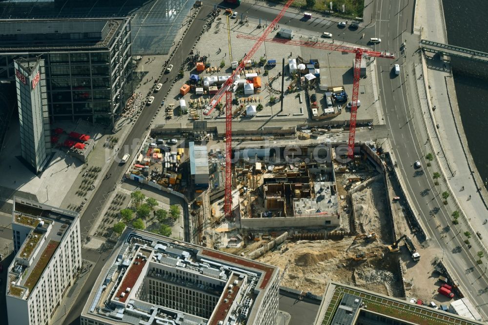 Berlin von oben - Baustelle zum Neubau eines Büro- und Geschäftshauses cube berlin in Berlin, Deutschland