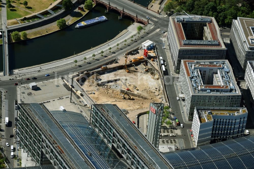 Berlin von oben - Baustelle zum Neubau eines Büro- und Geschäftshauses cube berlin in Berlin, Deutschland