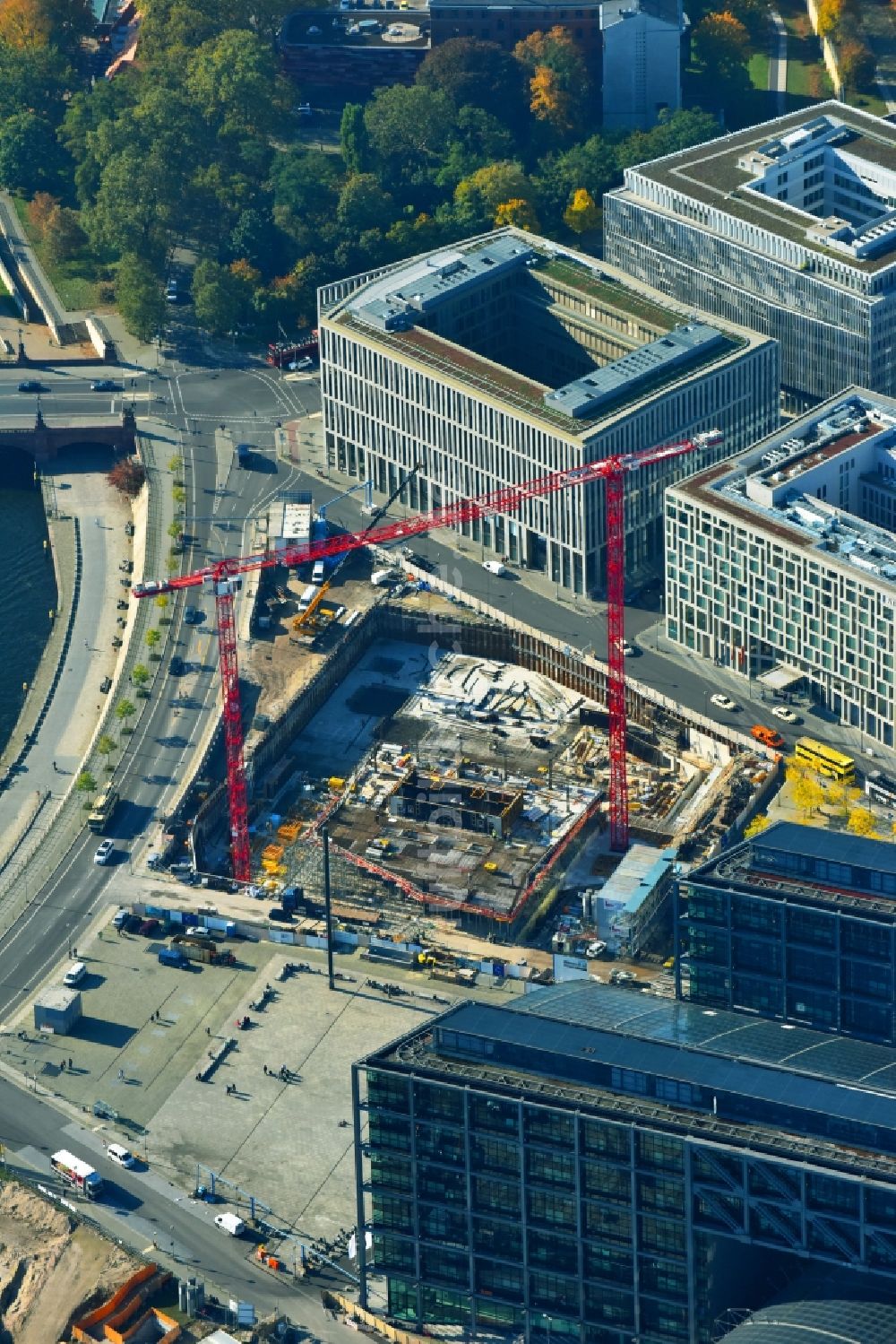 Berlin von oben - Baustelle zum Neubau eines Büro- und Geschäftshauses cube berlin in Berlin, Deutschland