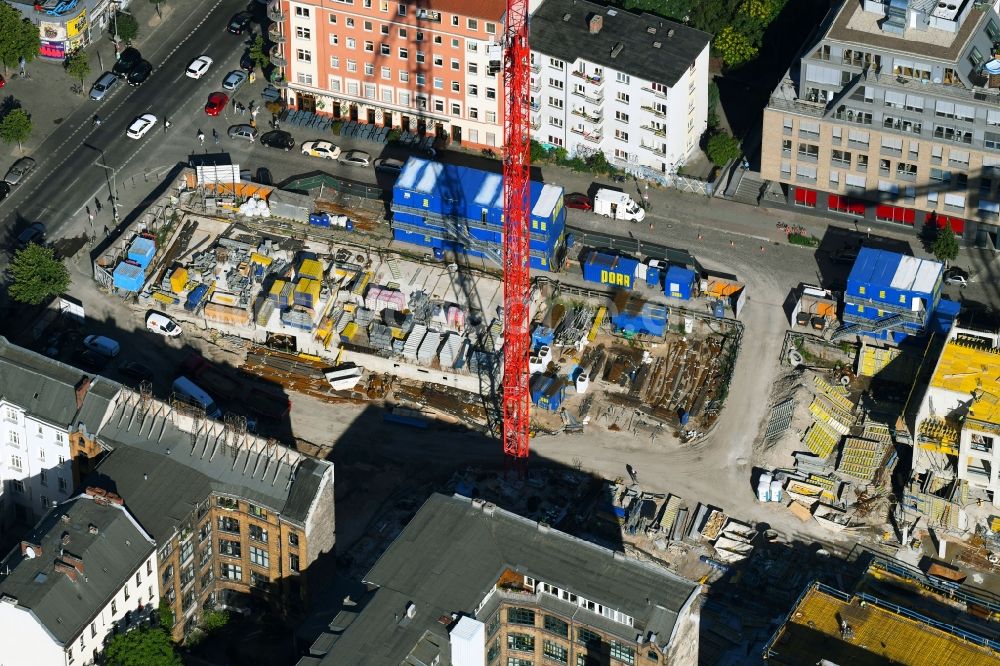 Berlin von oben - Baustelle zum Neubau eines Büro- und Geschäftshauses CUVRY CAMPUS an der Cuvrystraße - Schlesische Straße im Ortsteil Kreuzberg in Berlin, Deutschland