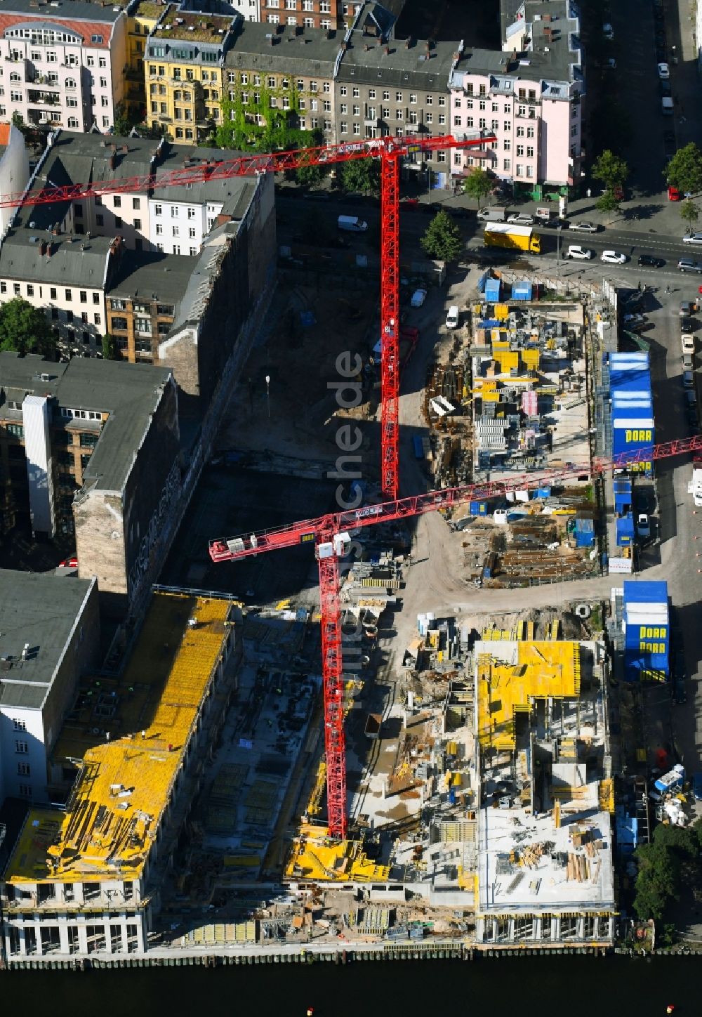 Luftbild Berlin - Baustelle zum Neubau eines Büro- und Geschäftshauses CUVRY CAMPUS an der Cuvrystraße - Schlesische Straße im Ortsteil Kreuzberg in Berlin, Deutschland