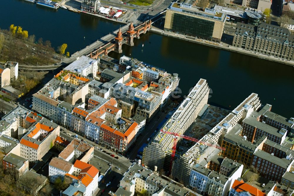 Luftaufnahme Berlin - Baustelle zum Neubau eines Büro- und Geschäftshauses CUVRY CAMPUS im Ortsteil Kreuzberg in Berlin, Deutschland