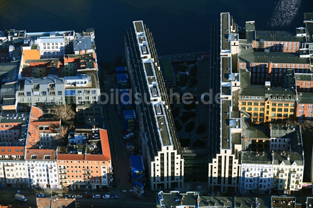 Berlin von oben - Baustelle zum Neubau eines Büro- und Geschäftshauses CUVRY CAMPUS im Ortsteil Kreuzberg in Berlin, Deutschland