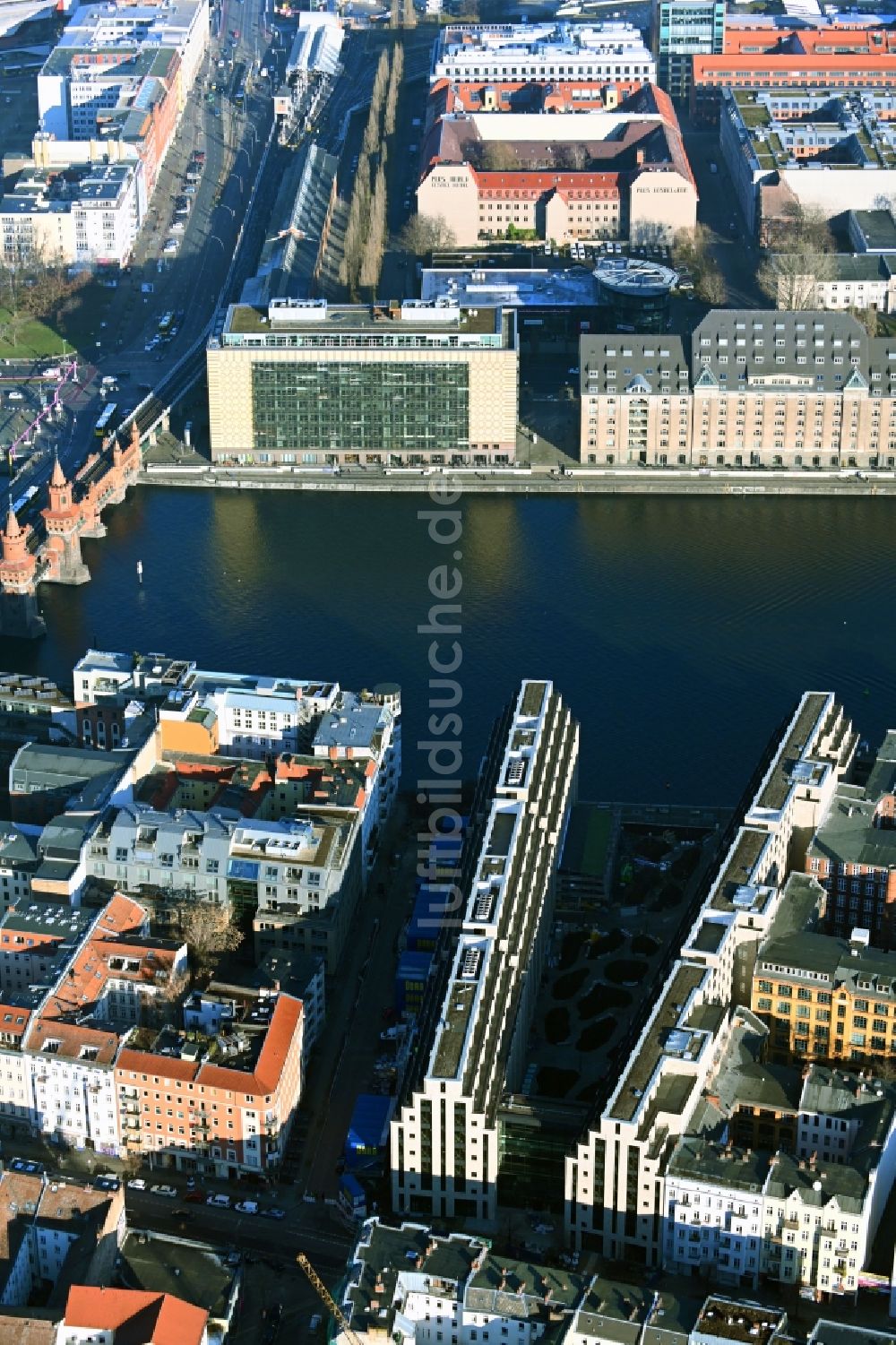 Luftbild Berlin - Baustelle zum Neubau eines Büro- und Geschäftshauses CUVRY CAMPUS im Ortsteil Kreuzberg in Berlin, Deutschland