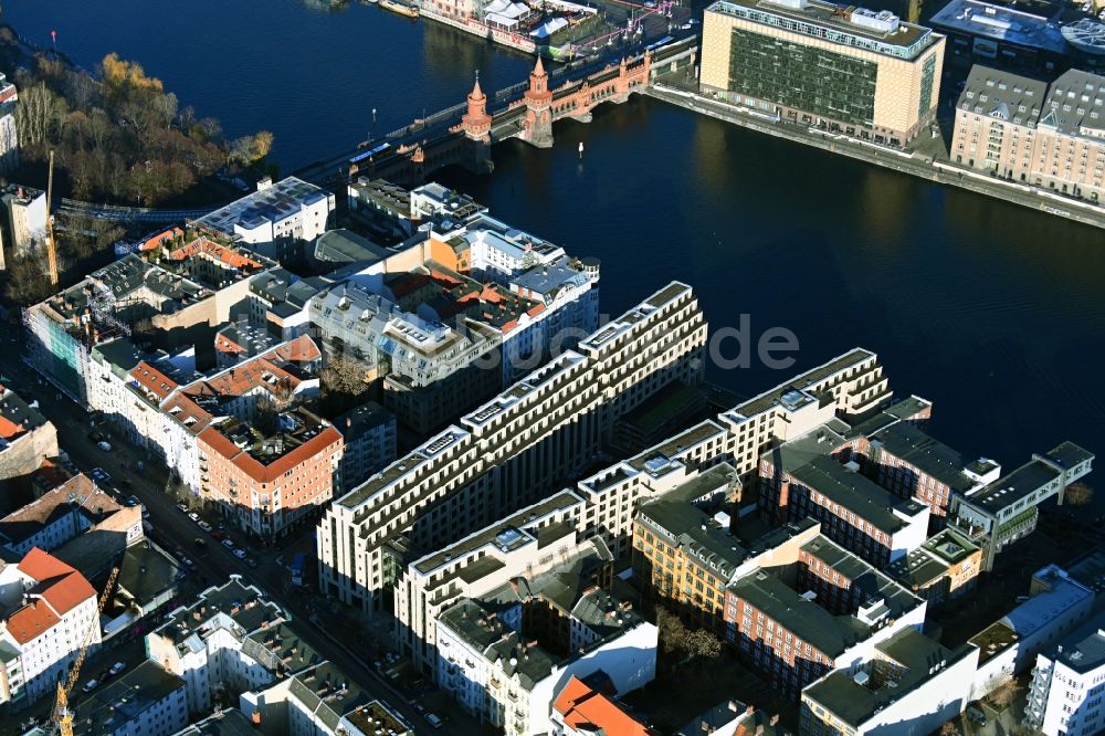 Luftbild Berlin - Baustelle zum Neubau eines Büro- und Geschäftshauses CUVRY CAMPUS im Ortsteil Kreuzberg in Berlin, Deutschland