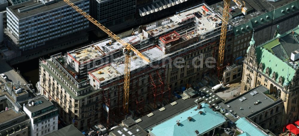 Luftaufnahme Hamburg - Baustelle zum Neubau eines Büro- und Geschäftshauses am Einkaufsboulevard Alter Wall in Hamburg, Deutschland