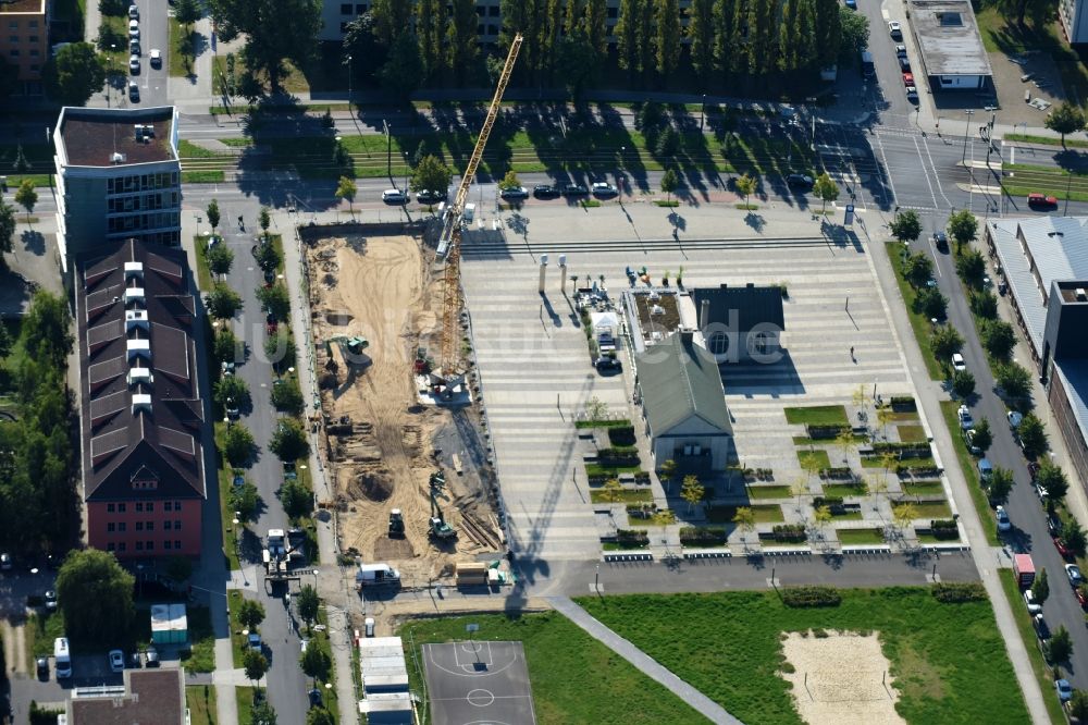 Luftaufnahme Berlin - Baustelle zum Neubau eines Büro- und Geschäftshauses entlang der Erich-Thilo-Straße in Berlin, Deutschland