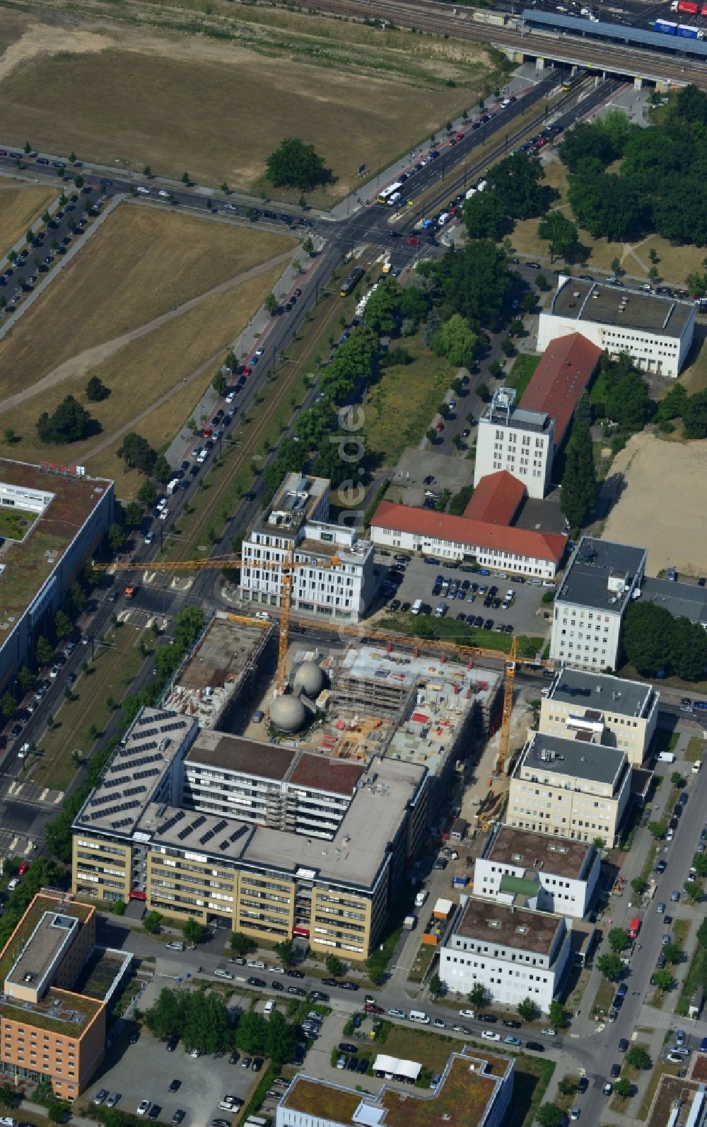 Luftbild Berlin OT Adlershof - Baustelle zum Neubau des Büro- und Geschäftshauses EUROPA-CENTER III an der Rudower Chaussee in Berlin - Adlershof