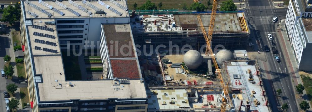 Luftaufnahme Berlin OT Adlershof - Baustelle zum Neubau des Büro- und Geschäftshauses EUROPA-CENTER III an der Rudower Chaussee in Berlin - Adlershof