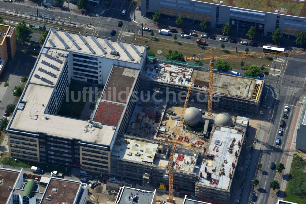 Berlin OT Adlershof aus der Vogelperspektive: Baustelle zum Neubau des Büro- und Geschäftshauses EUROPA-CENTER III an der Rudower Chaussee in Berlin - Adlershof