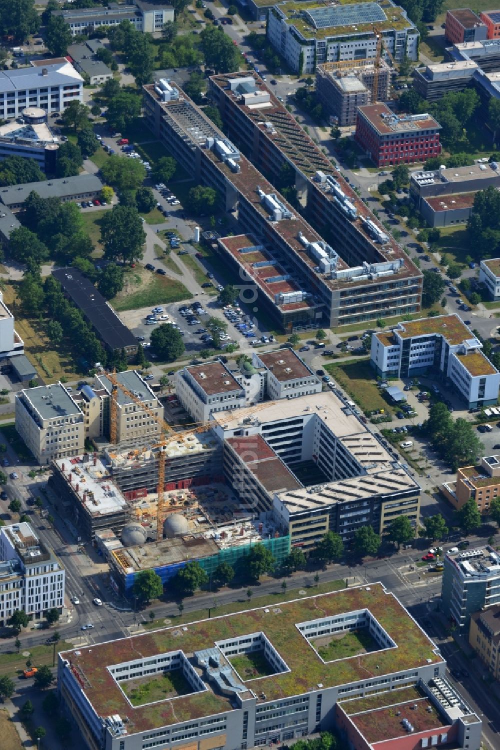 Luftaufnahme Berlin OT Adlershof - Baustelle zum Neubau des Büro- und Geschäftshauses EUROPA-CENTER III an der Rudower Chaussee in Berlin - Adlershof